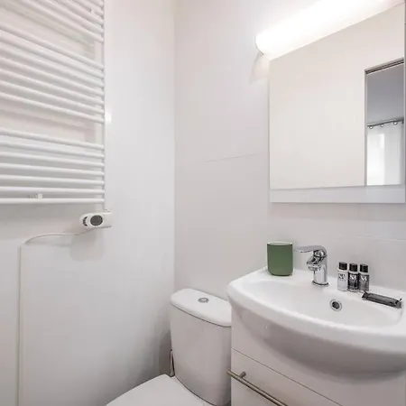 49 Rochechouart - Cozy Near Montmartre Appartamento Parigi